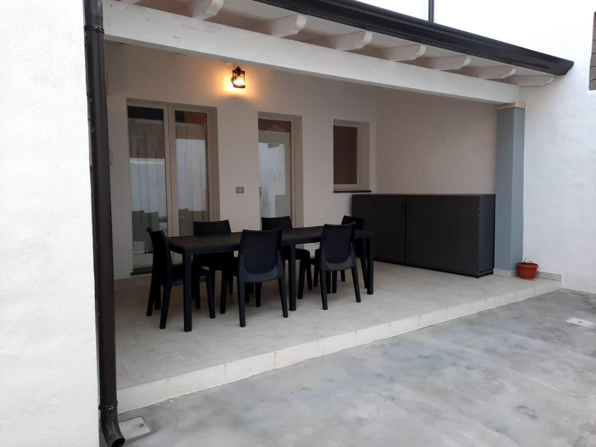Appartamento Su Palazzina Storica In Centro A SantʼAntìoco Exteriör bild